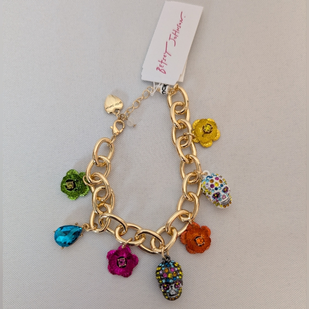 Betsey Johnson Gold Tone Sugar Skull & Flower Charm Bracelet NWT - Picture 3 of 5